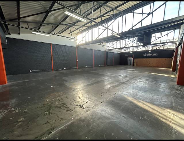 582M² OFFICE TO LET IN PAARDEN EILAND